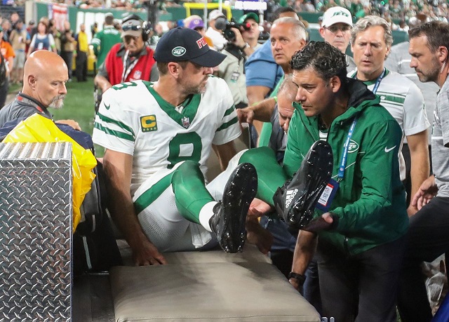 Aaron Rodgers vahvisti jättävänsä koko kauden väliin loukkaantumisen vuoksi